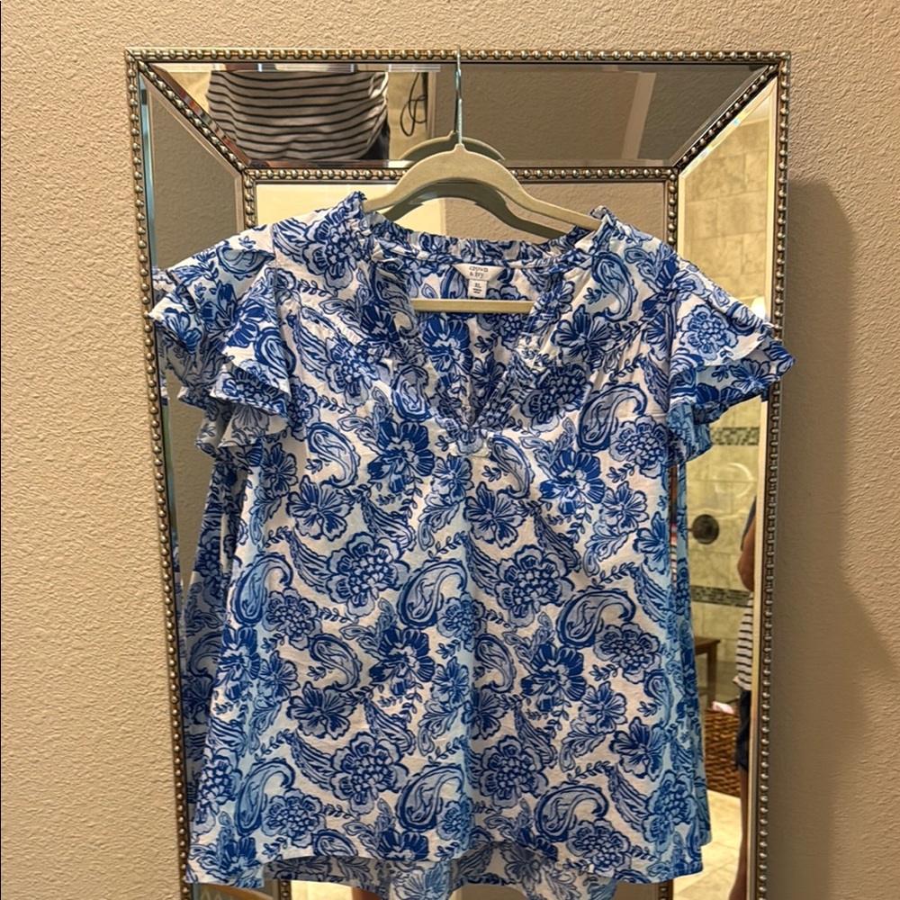 Crown and Ivy top, size XL